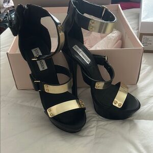 Steve Madden Black and Gold Women's Heels